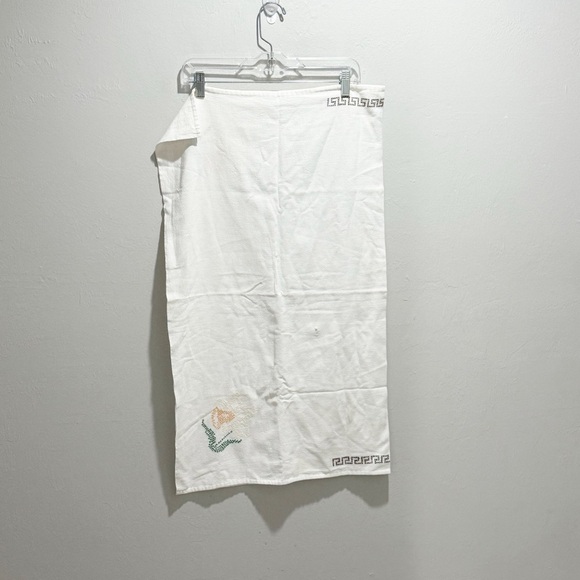 Vintage Ivory Hand Crafted Cotton Embroidered Floral Greek Shabby 34” X 38” - Picture 1 of 7